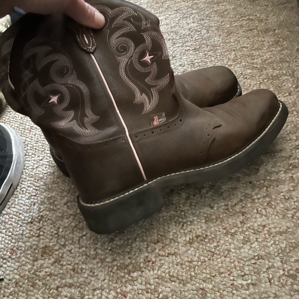 Justin Gypsy boots. 8.5